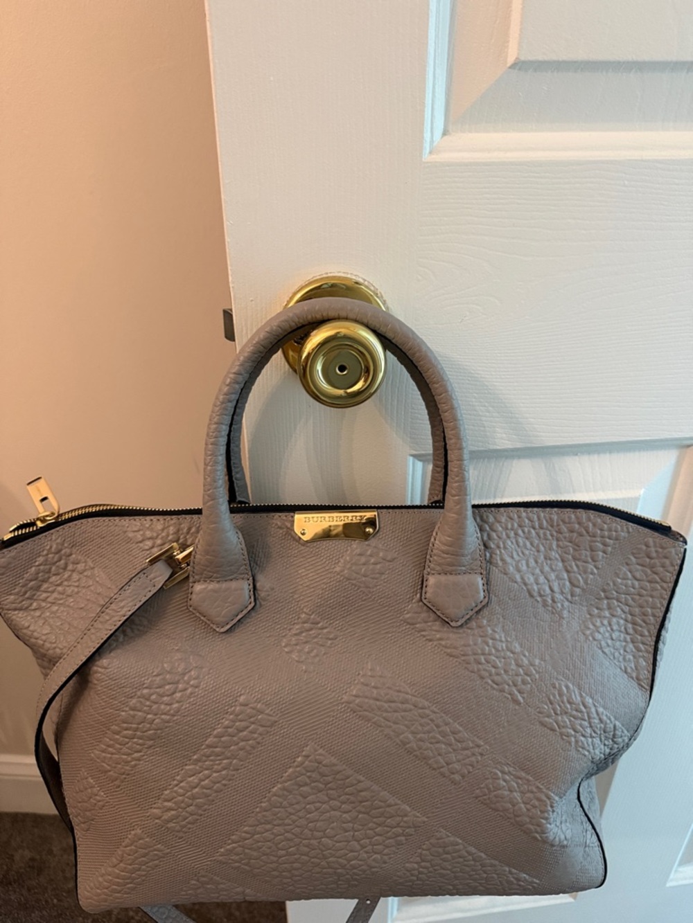 Burberry Heritage Grain check embossed medium Drewsburry Tote, Pale Grey - Picture 2 of 10